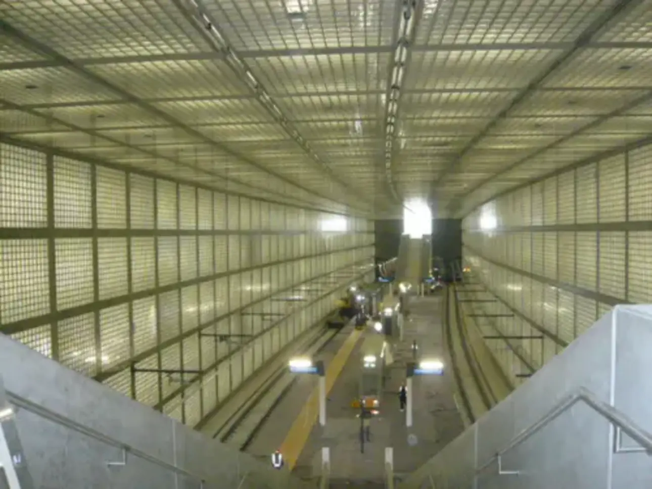 Ansicht von der Rolltreppe in den gläsernen City Tunnel Leipzig